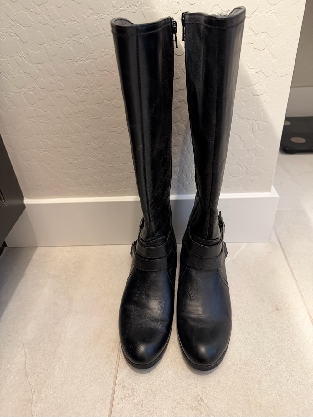 Classic Black Knee-High Women’s Riding Style Boots